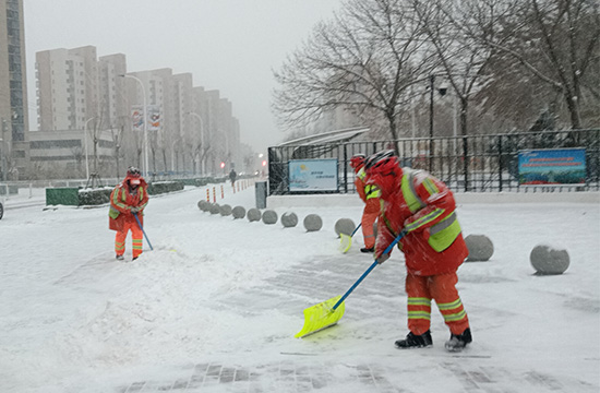 迎风战雪护坦途 | 津保环投全力以赴打好今冬清冰除雪“第一仗”